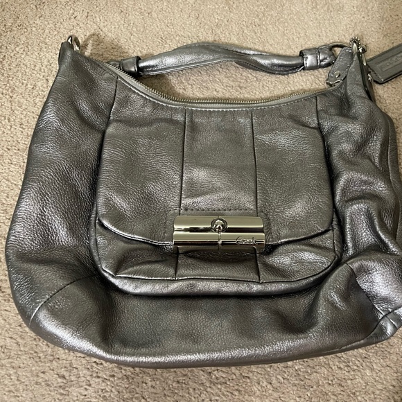 Beautiful vintage gun metal gray Coach hand bag - Picture 2 of 3